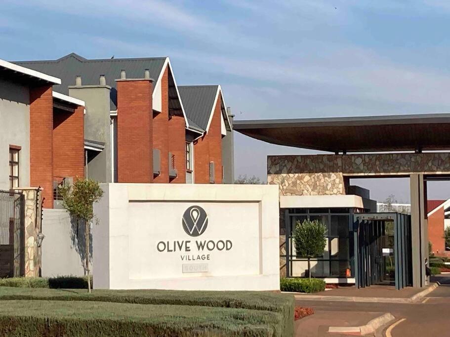 Luxury 1bed Serengeti OliveWood ORT Airport view 5