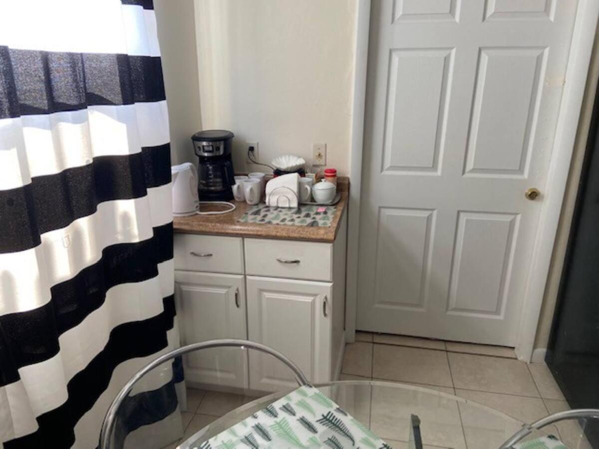 Private Room near Miami Airport - Free parking - 02