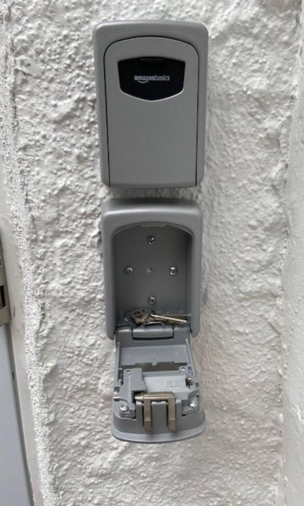 Private Room near Miami Airport - Free parking - 02