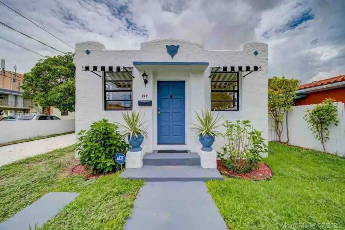 Private Room near Miami Airport - Free parking - 02