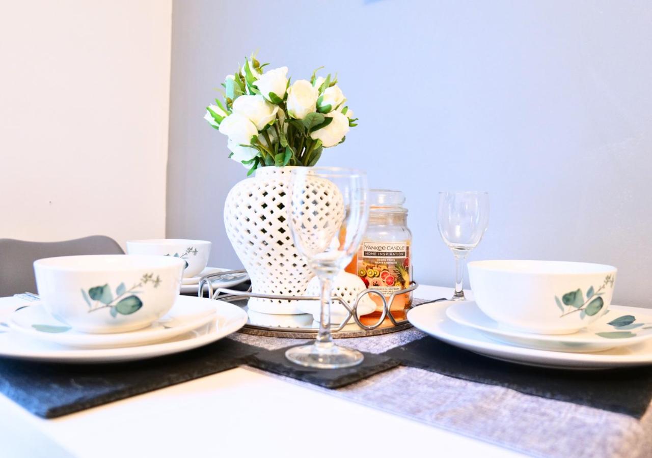 Central Peaceful Home with Parking, Wi-Fi and Garden view 4