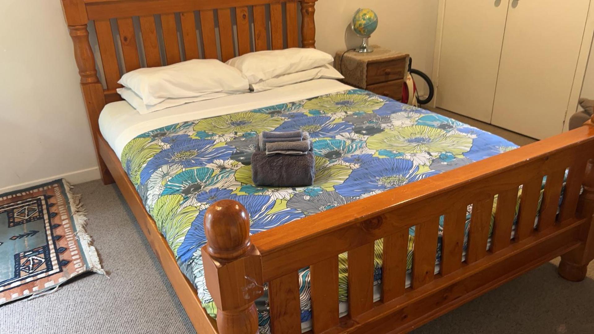 1 Queen Bed and 1 Sofa Bed, Studio B, 25 Glenfell Place, Epsom, Auckland view 4