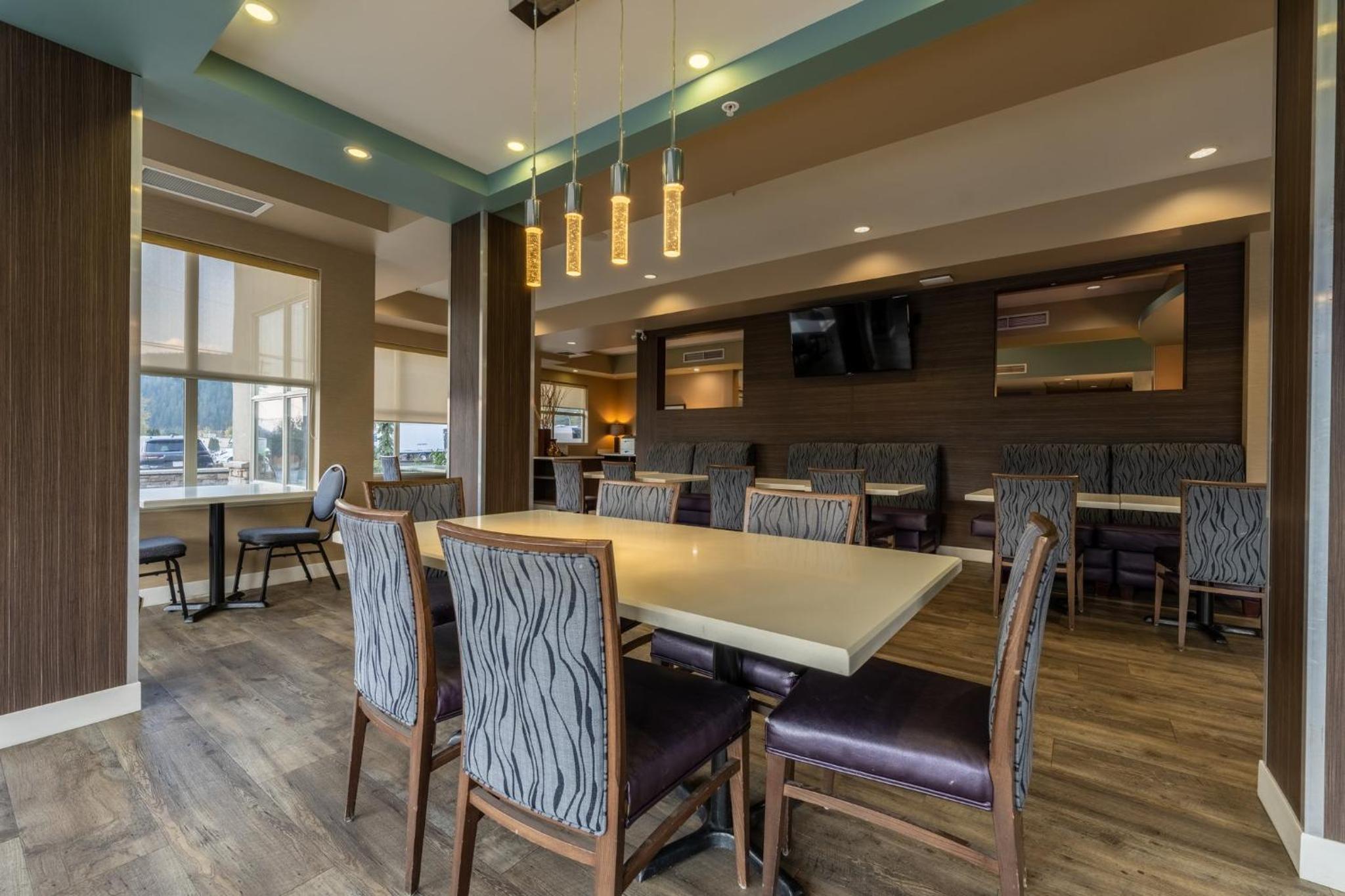 Golden Vacations - Holiday Inn Express Golden-Kicking Horse, an IHG Hotel - Property Image 38