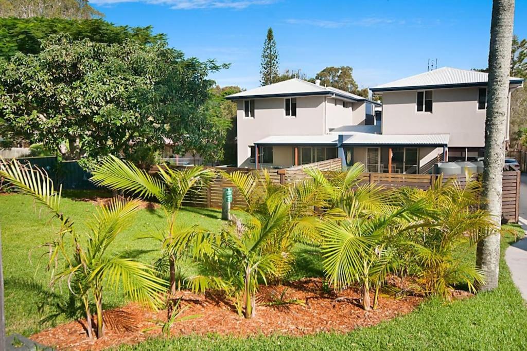 LUXURY TOWNHOUSE! Walking distance to everything!