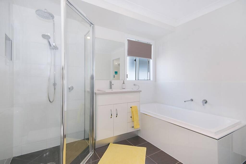 LUXURY TOWNHOUSE! Walking distance to everything!