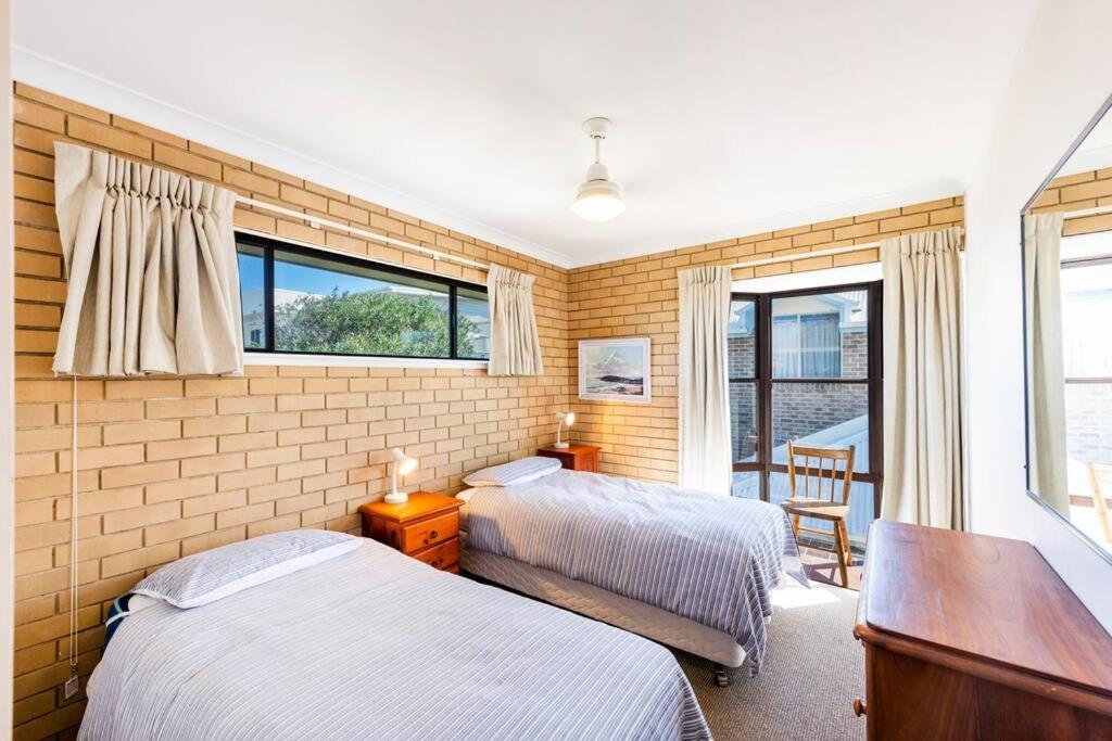 Location+ Ocean & headland views. Wifi, linen +