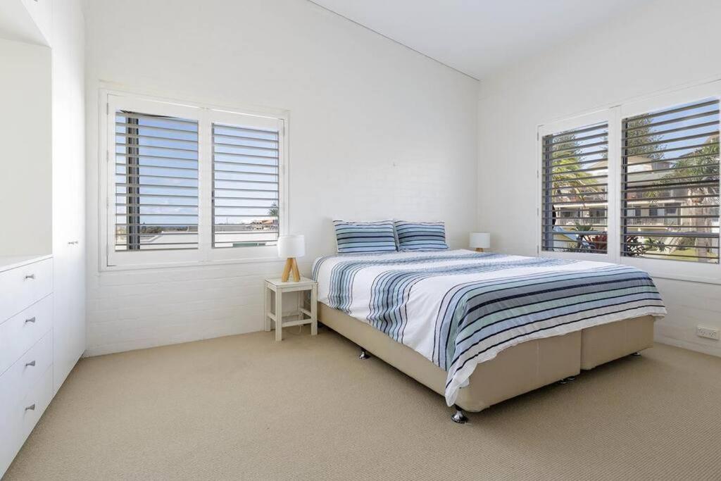 Luxe Oceanfront Penthouse! Yamba's best Suncrest 5