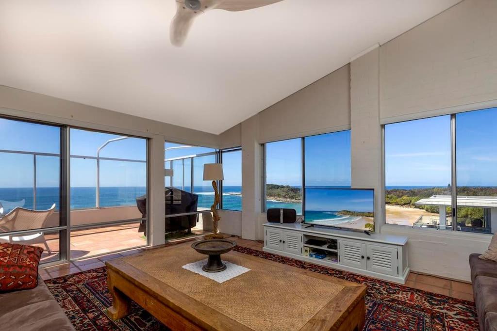 Luxe Oceanfront Penthouse! Yamba's best Suncrest 5