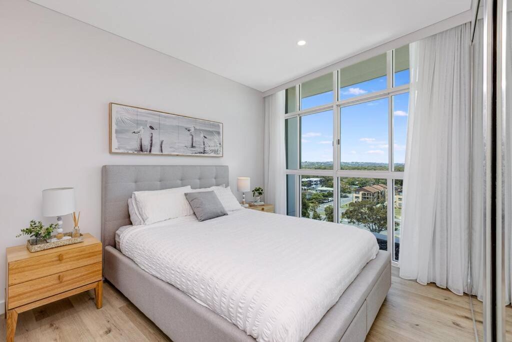 Beachfront Bliss, 3BR Kirra Oasis- Pool and Sauna