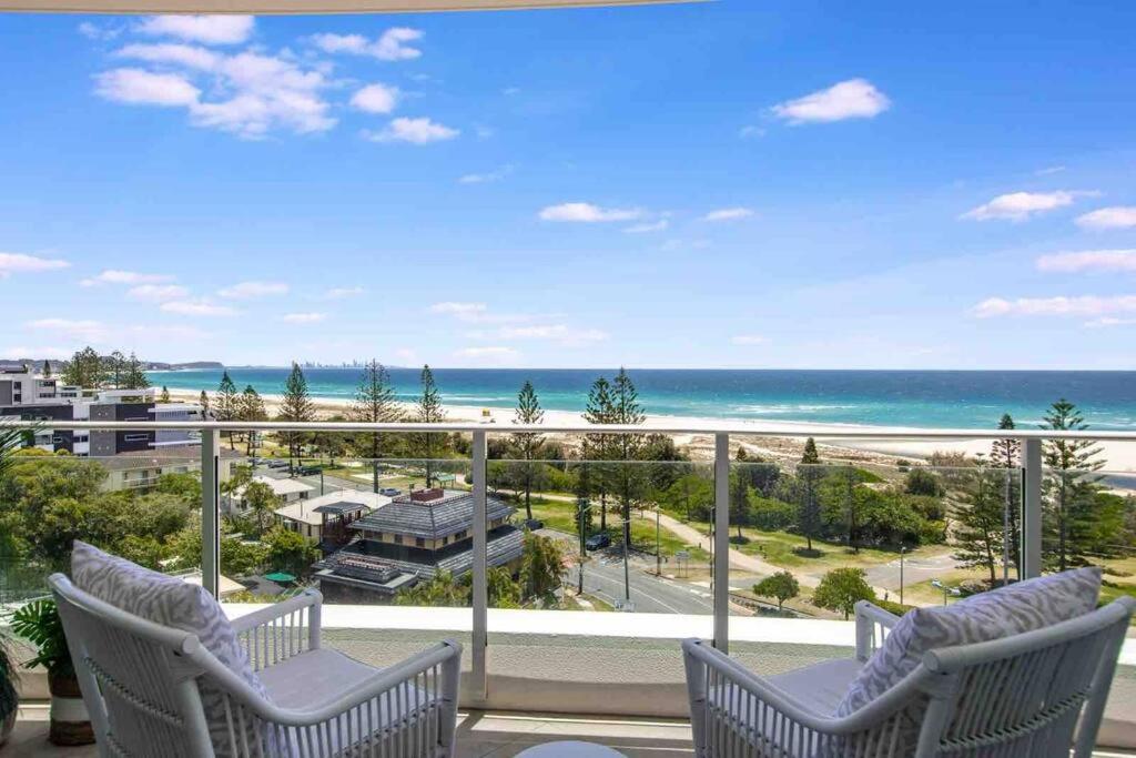 Beachfront Bliss, 3BR Kirra Oasis- Pool and Sauna