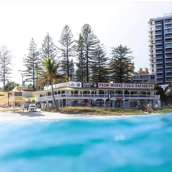 Beachfront Bliss, 3BR Kirra Oasis- Pool and Sauna