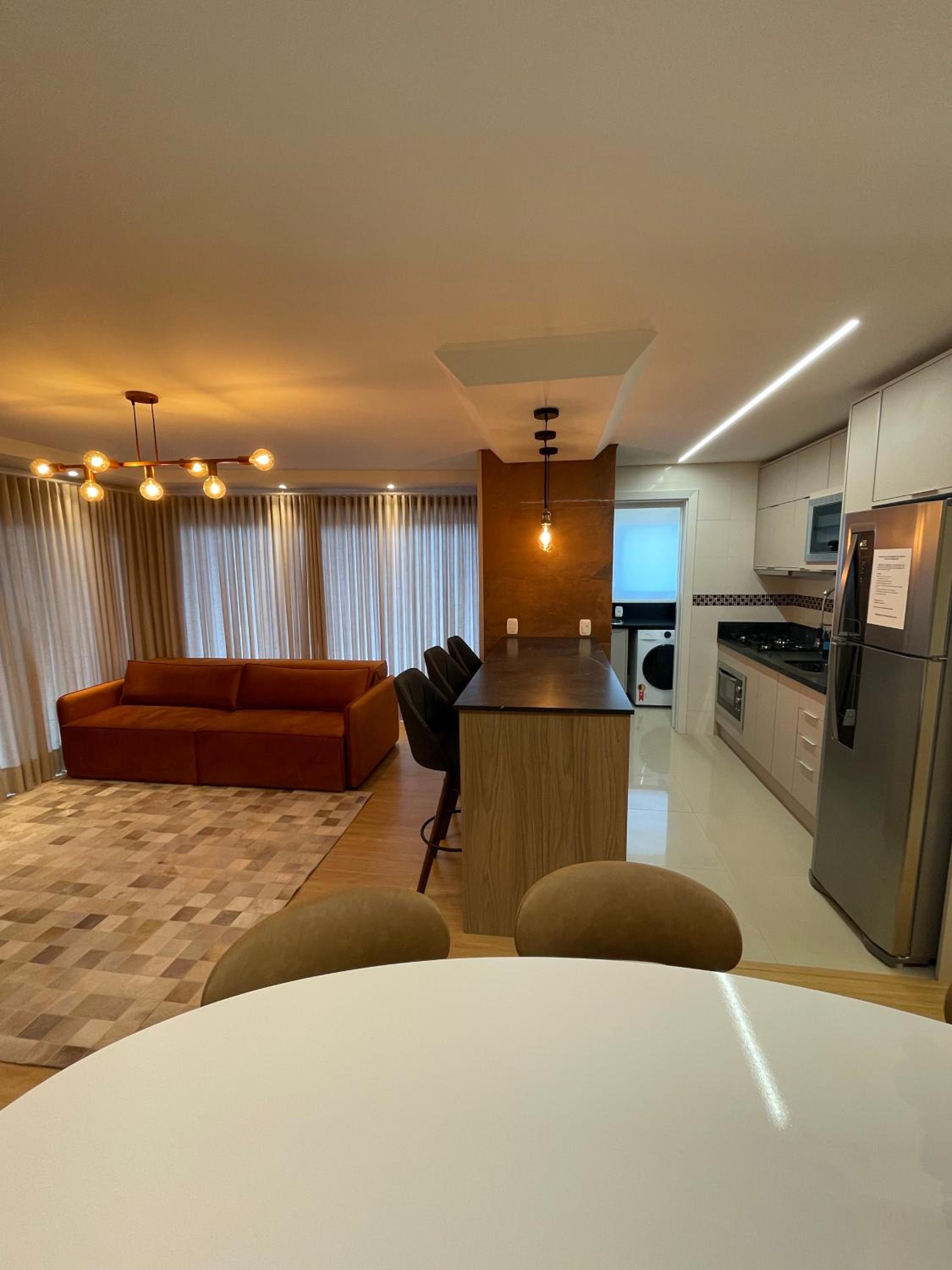 Apartamento espetacular, 2 suítes, a 30m da Rua Coberta