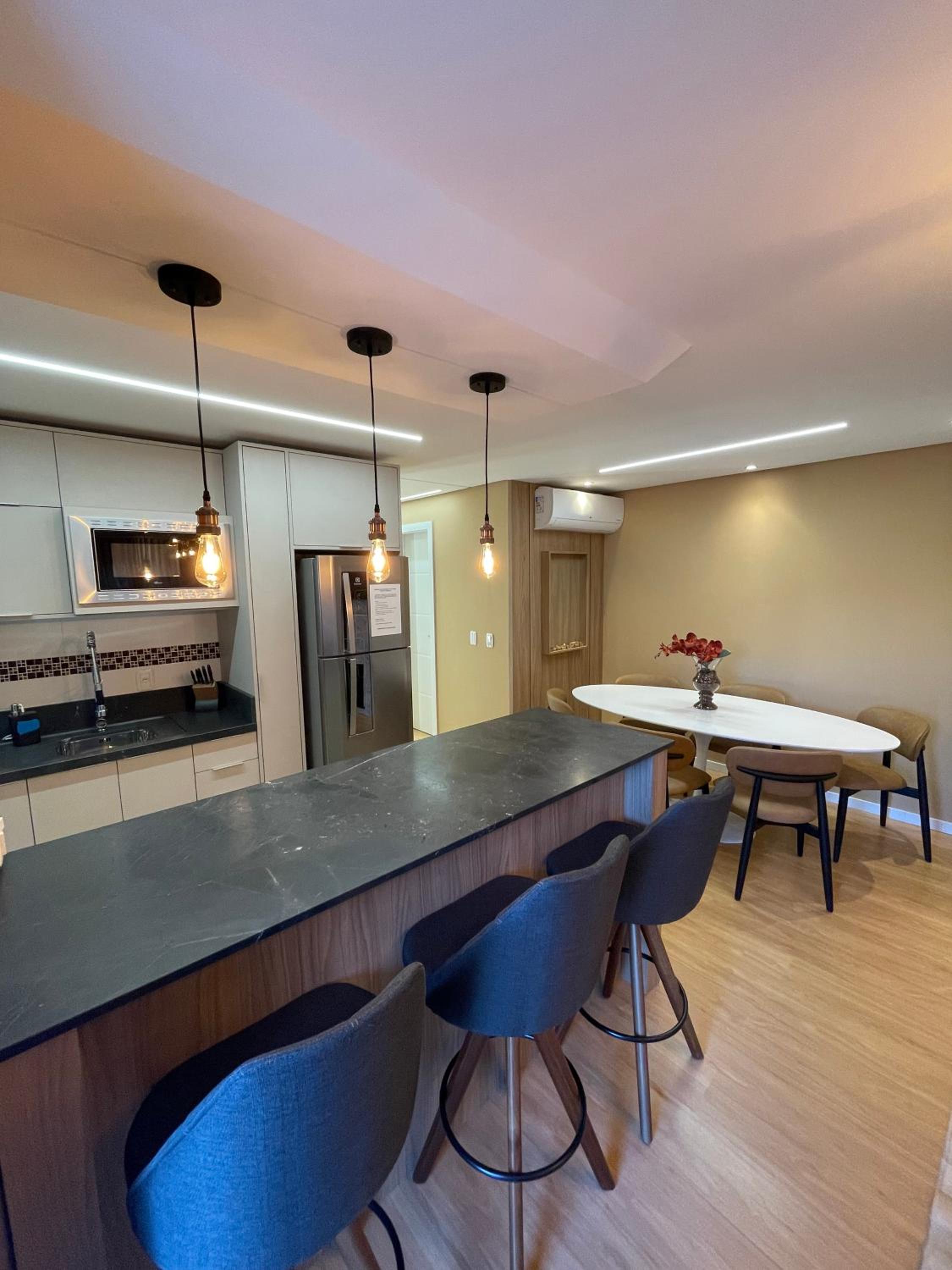 Apartamento espetacular, 2 suítes, a 30m da Rua Coberta