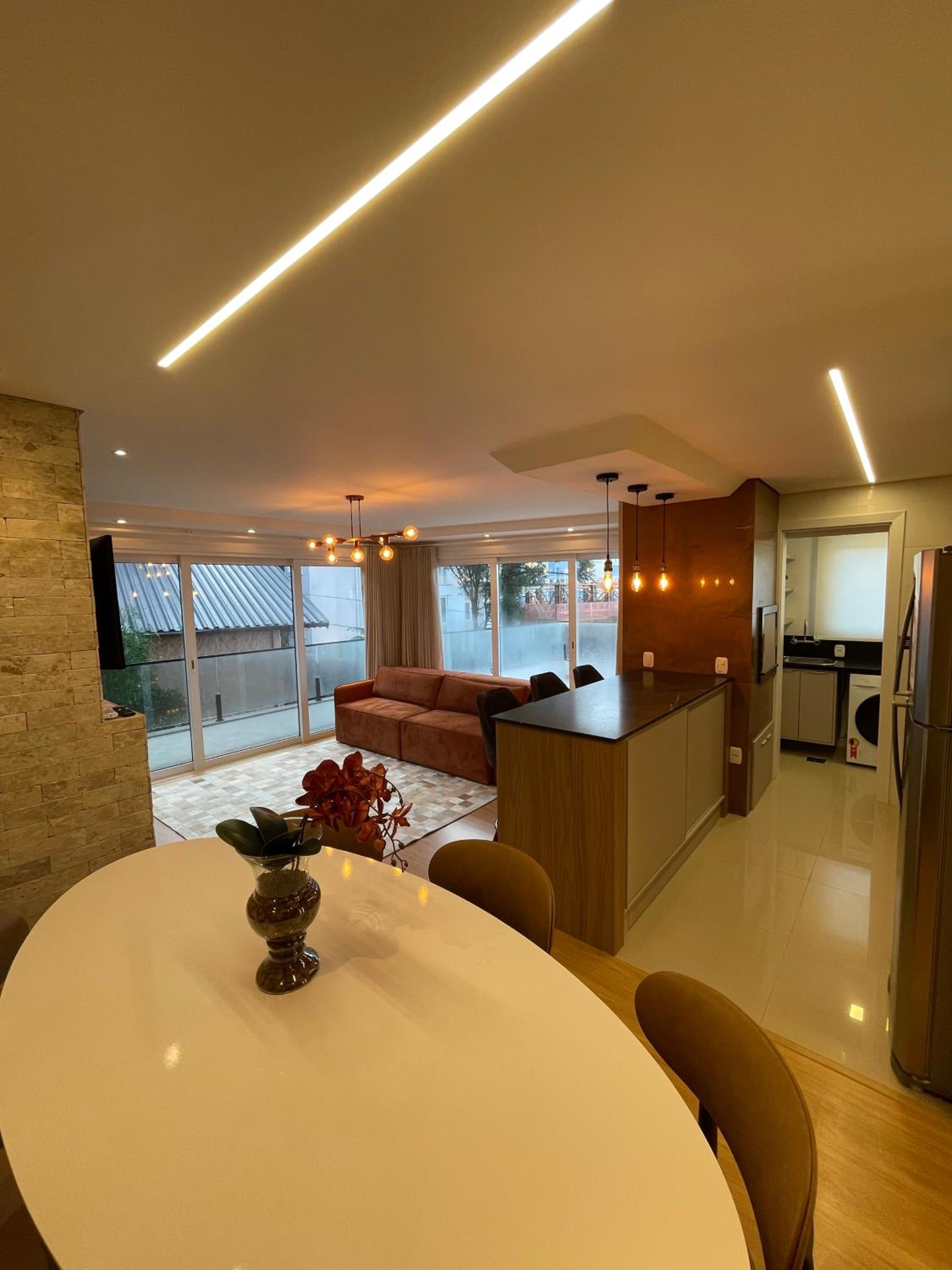 Apartamento espetacular, 2 suítes, a 30m da Rua Coberta