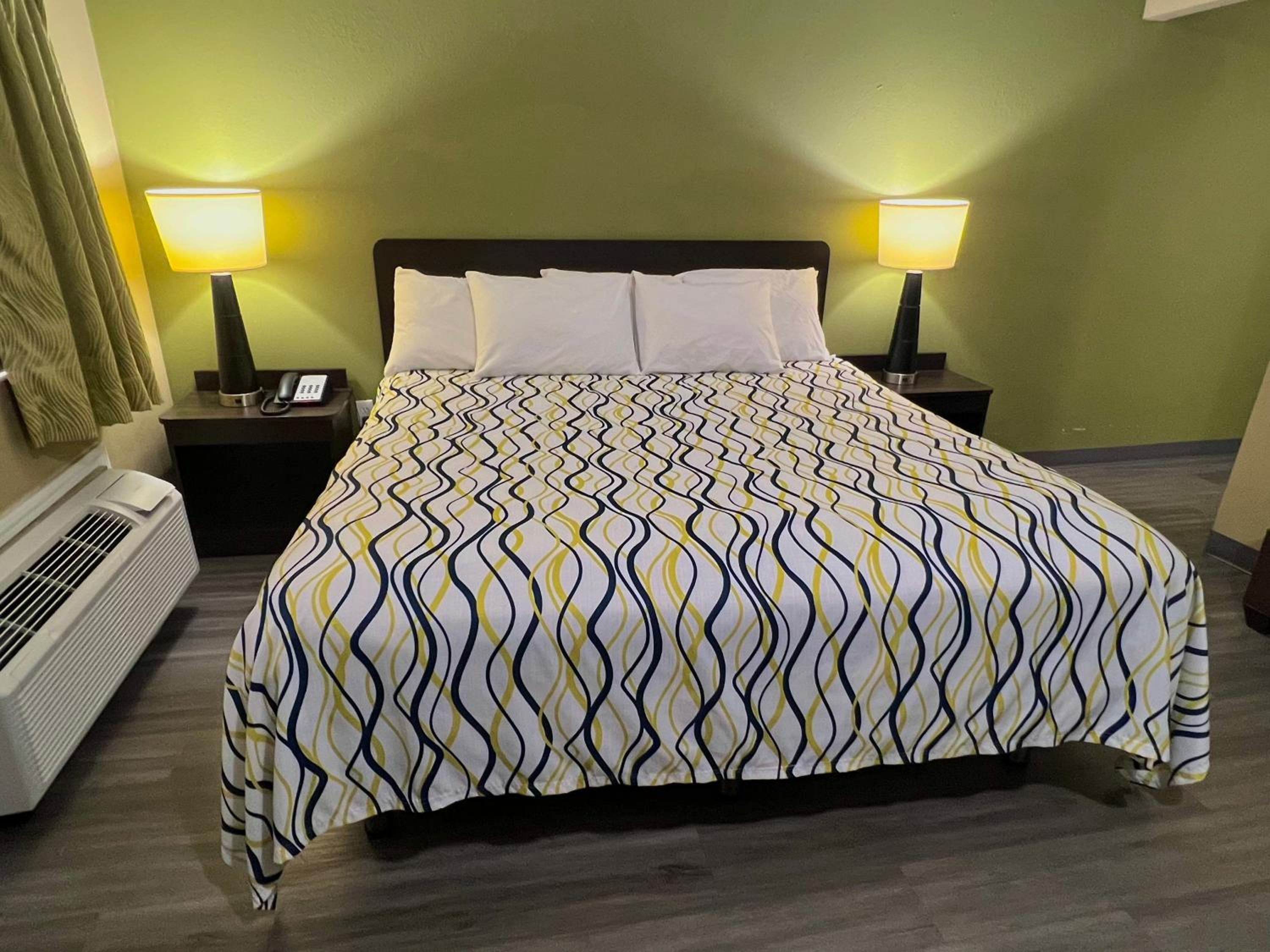 Deluxe Inn & Suites By OYO Miami OK, photo 9