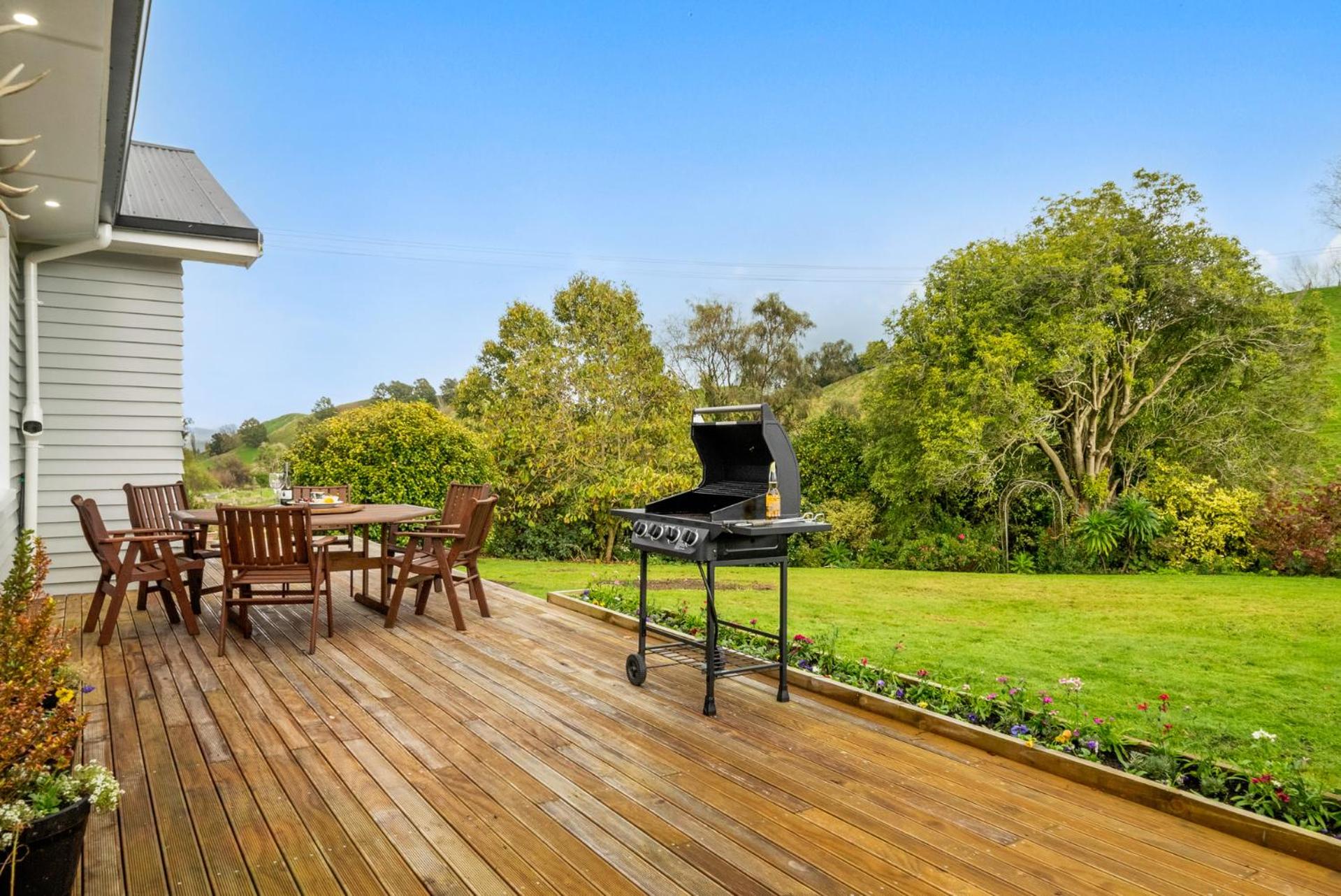 Staghead Cottage - Manawatu Holiday Home view 2