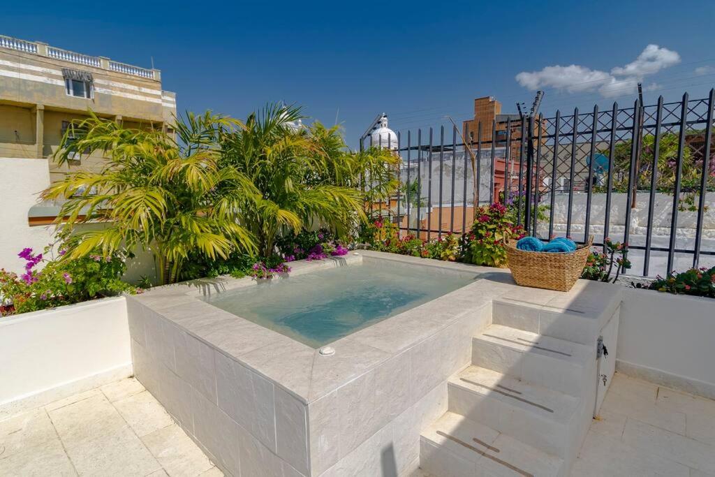 Private house-swimming pool - Old Santa Marta