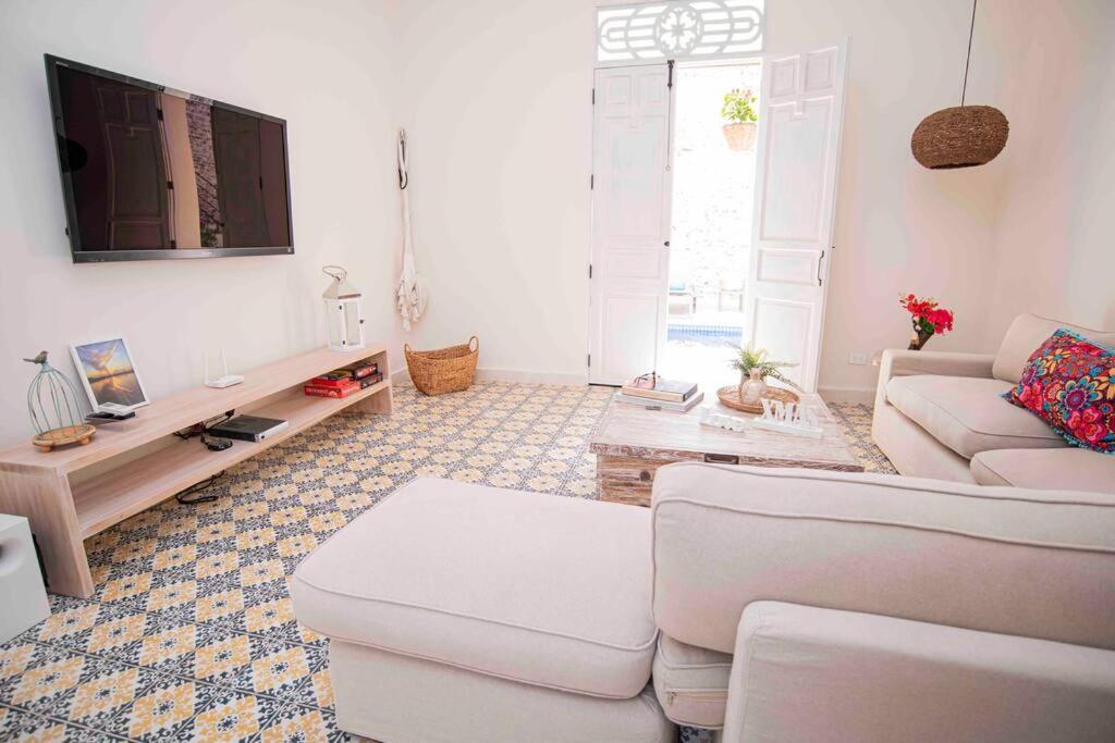 Private house-swimming pool - Old Santa Marta