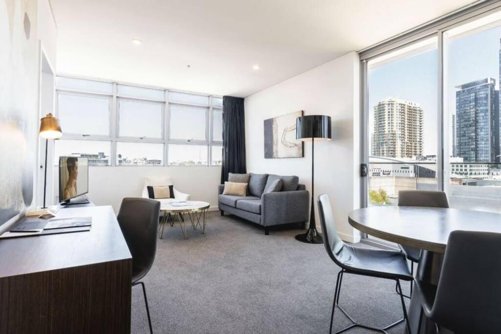Chatswood CBD 2BR l Balcony l Parking l Office