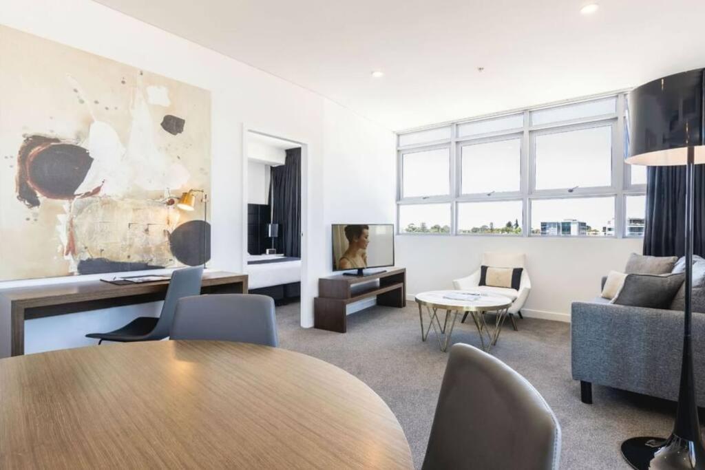 Chatswood CBD 2BR l Balcony l Parking l Office