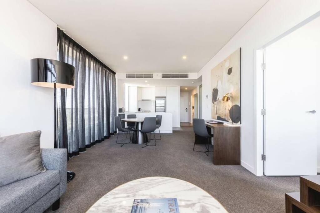 Chatswood CBD 2BR l Balcony l Parking l Office