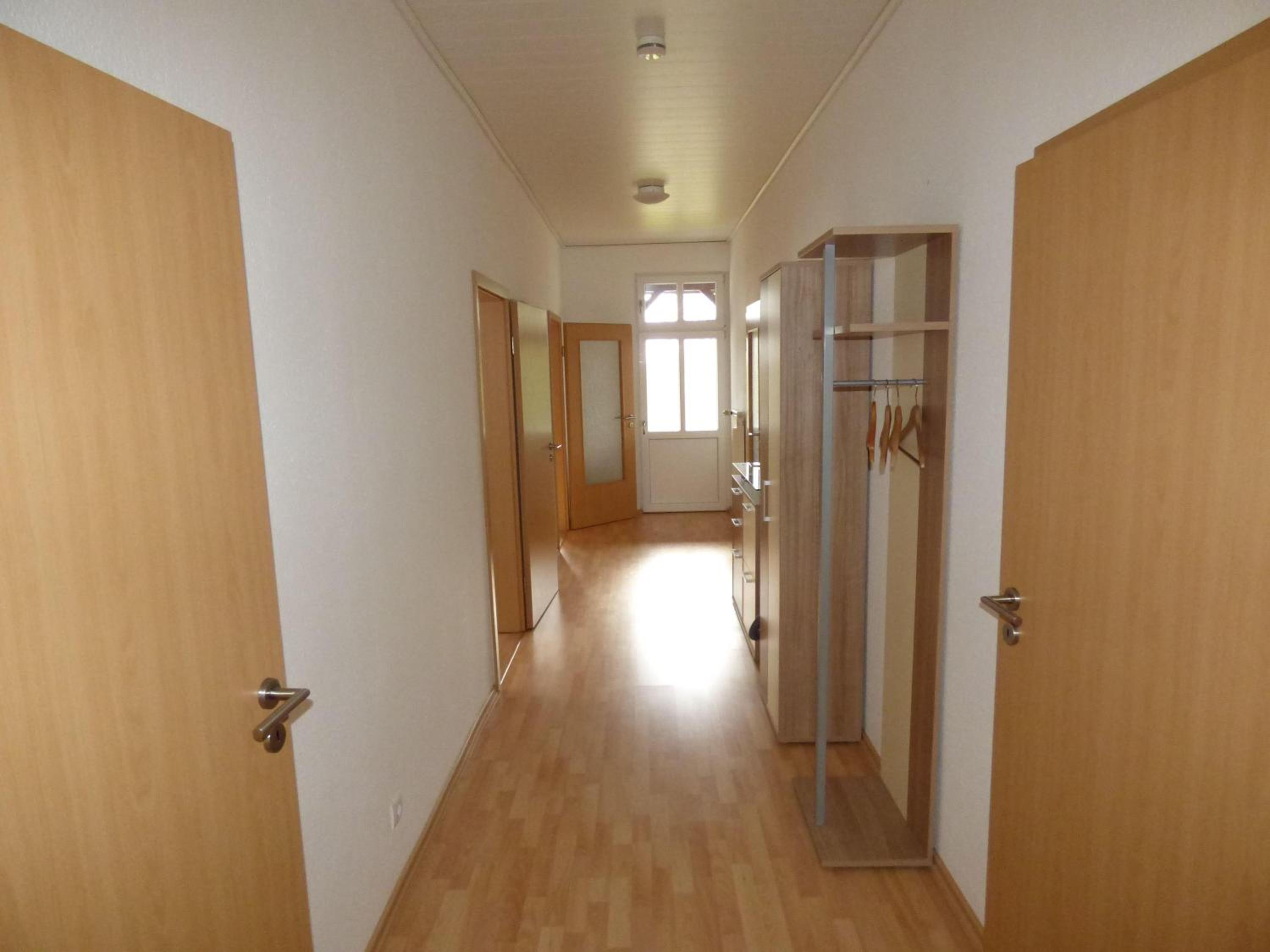 Sonnige-Ferienwohnung-100qm-im-1-Obergeschoss-der-Villa-Walhall-in-einem-parkaehnlichen-Garten