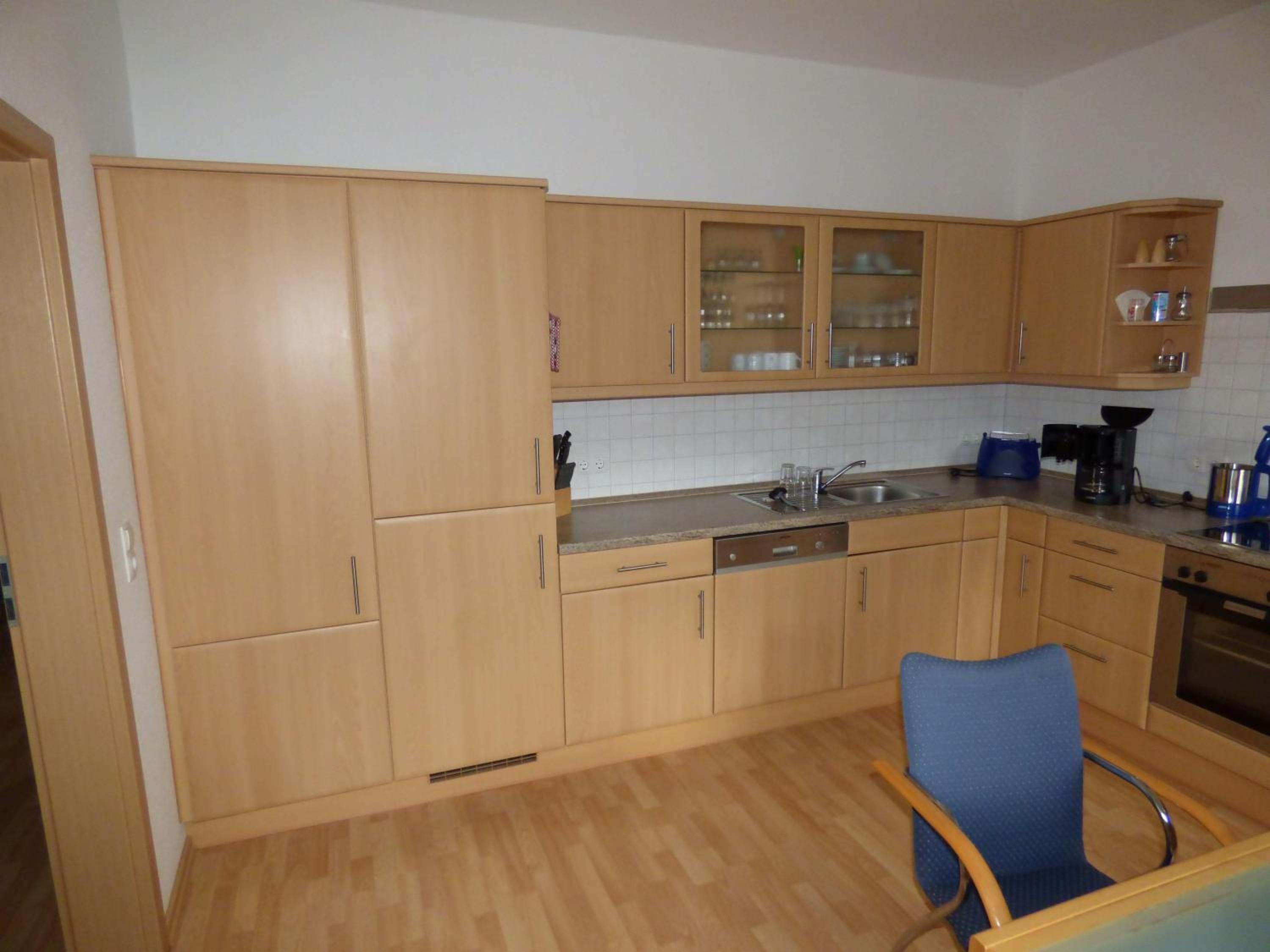 Sonnige-Ferienwohnung-100qm-im-1-Obergeschoss-der-Villa-Walhall-in-einem-parkaehnlichen-Garten