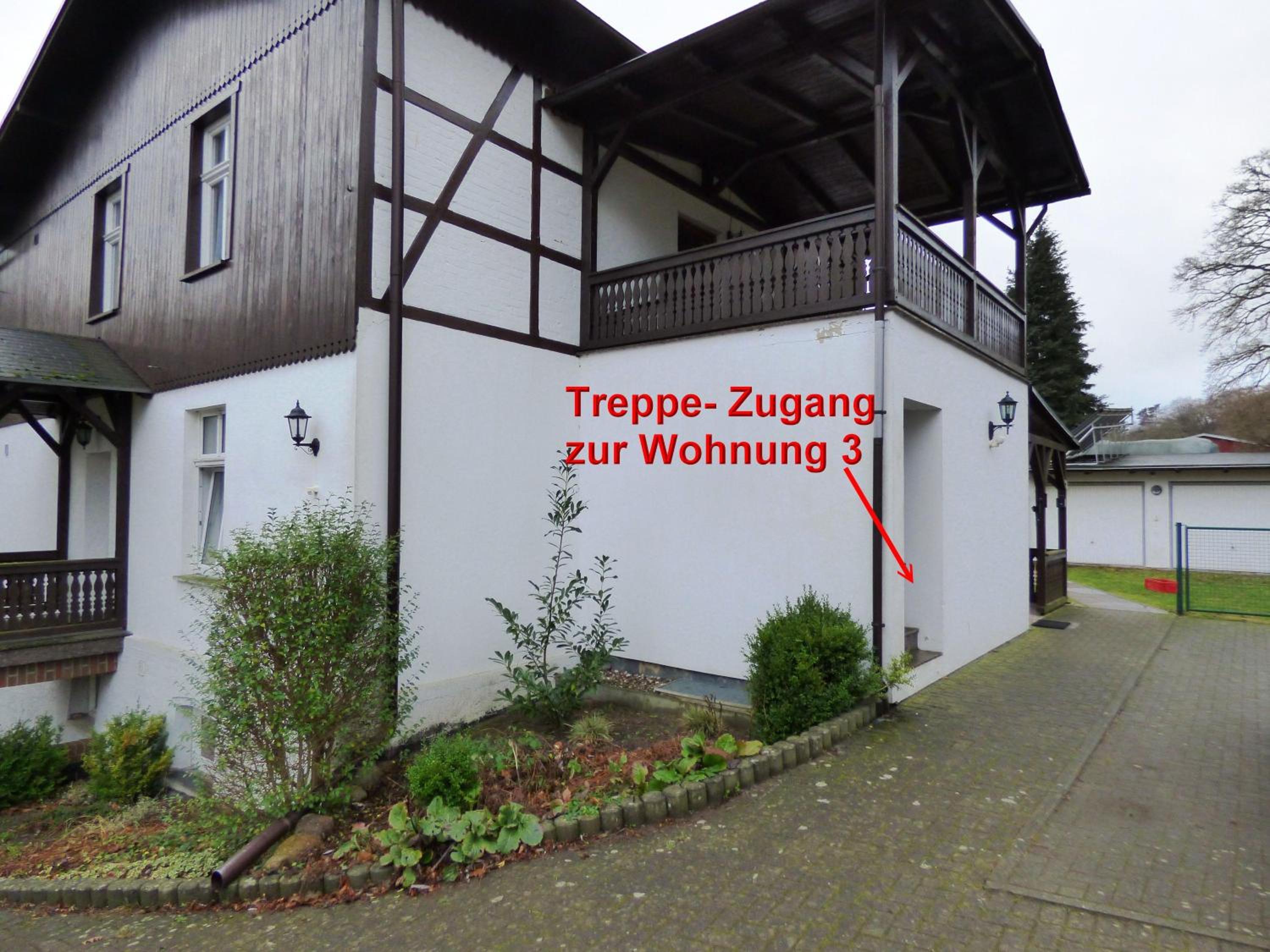 Sonnige-Ferienwohnung-100qm-im-1-Obergeschoss-der-Villa-Walhall-in-einem-parkaehnlichen-Garten