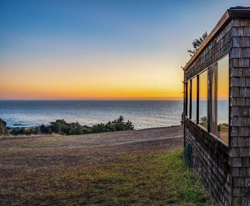 Amazing ocean views, bright and modern