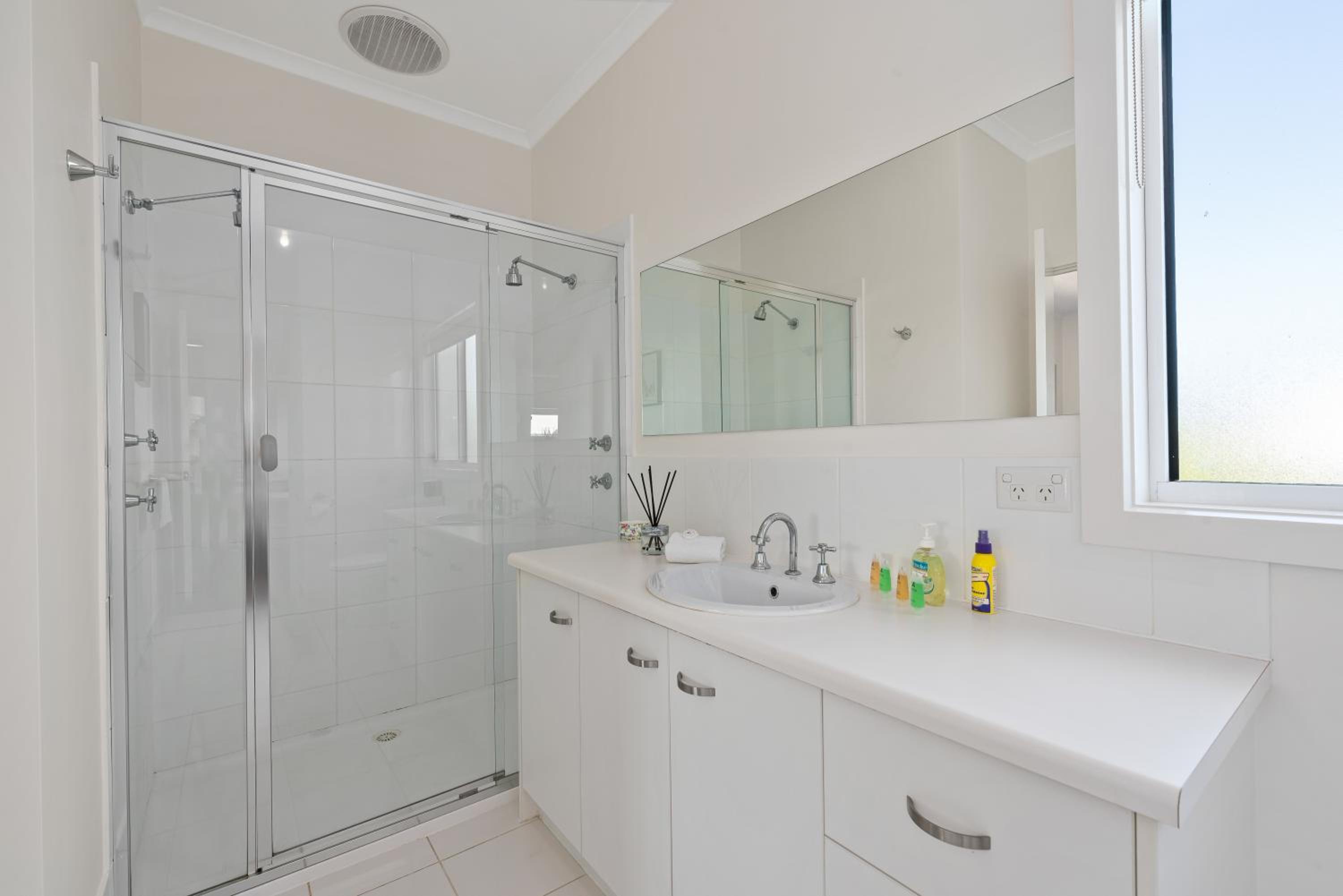 Chloe's Place - Aldinga Beach - C21 SouthCoast Holidays