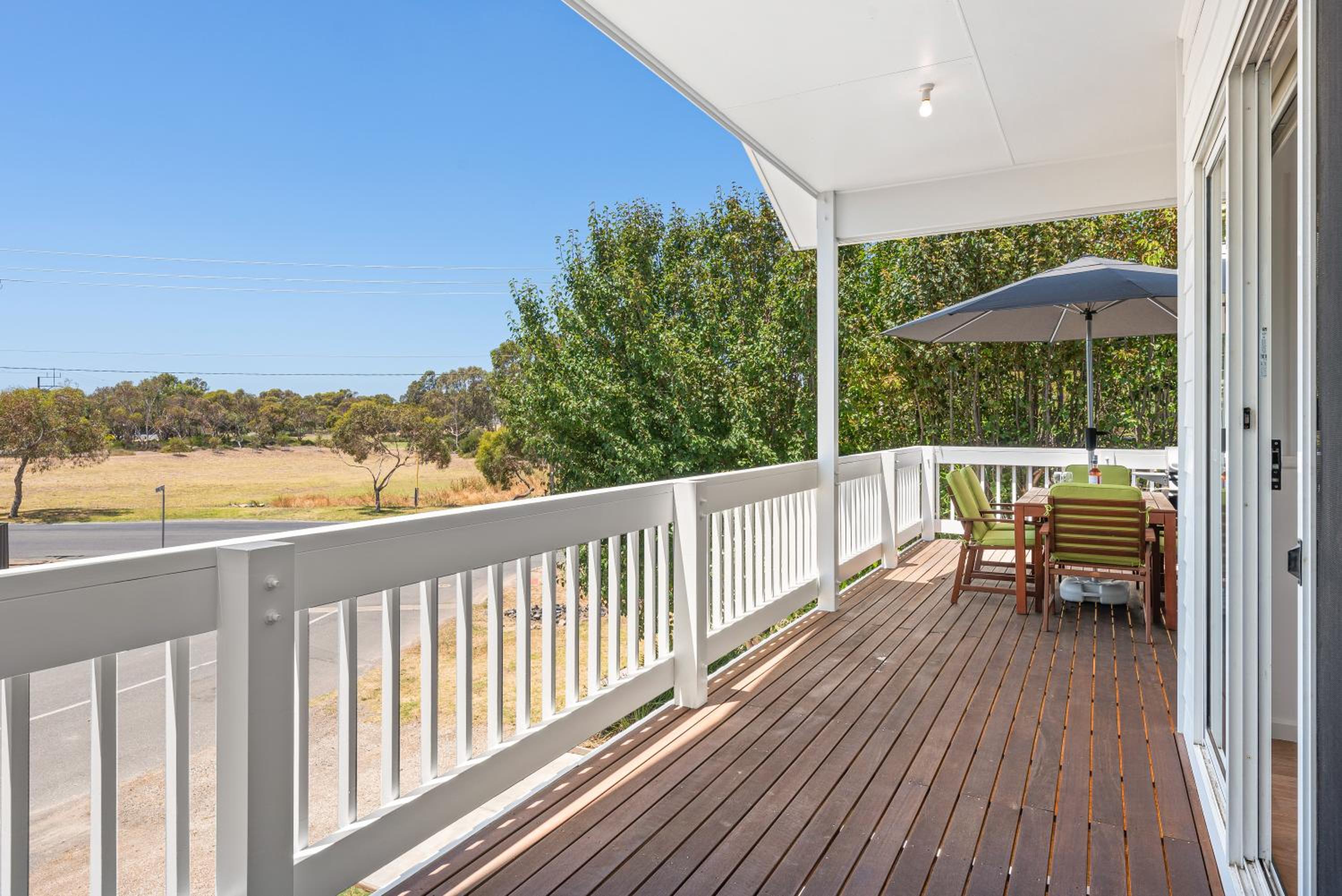 Chloe's Place - Aldinga Beach - C21 SouthCoast Holidays