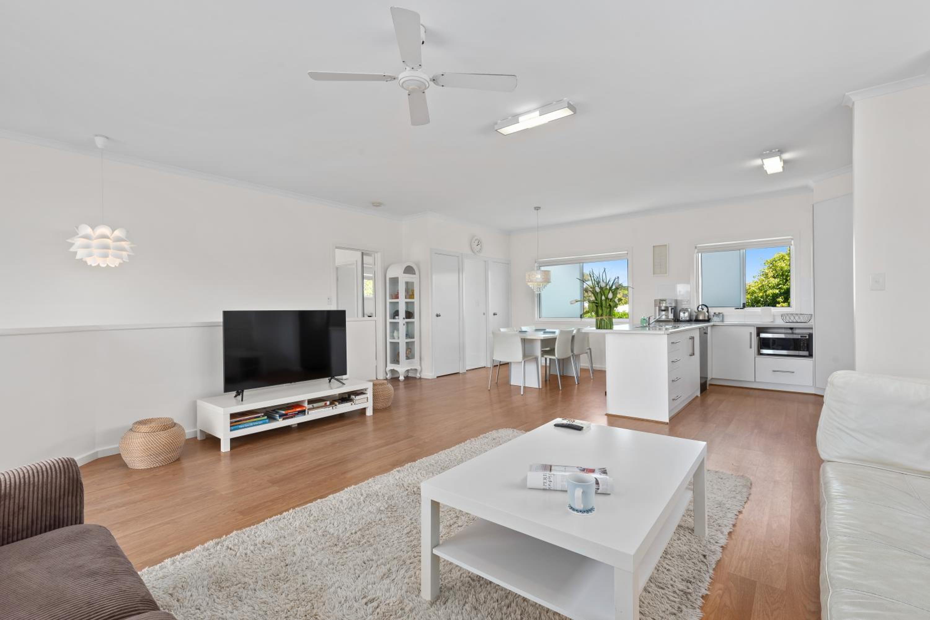 Chloe's Place - Aldinga Beach - C21 SouthCoast Holidays