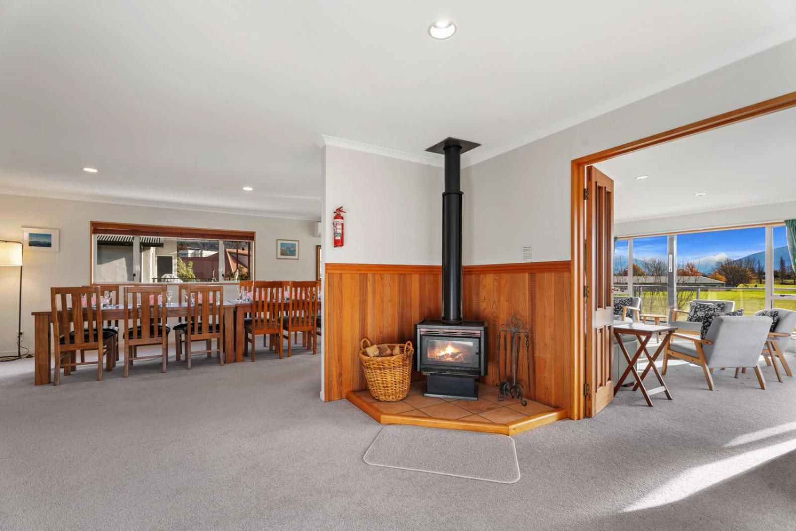 Scaife Place Lodge - Wanaka Holiday Home view 2