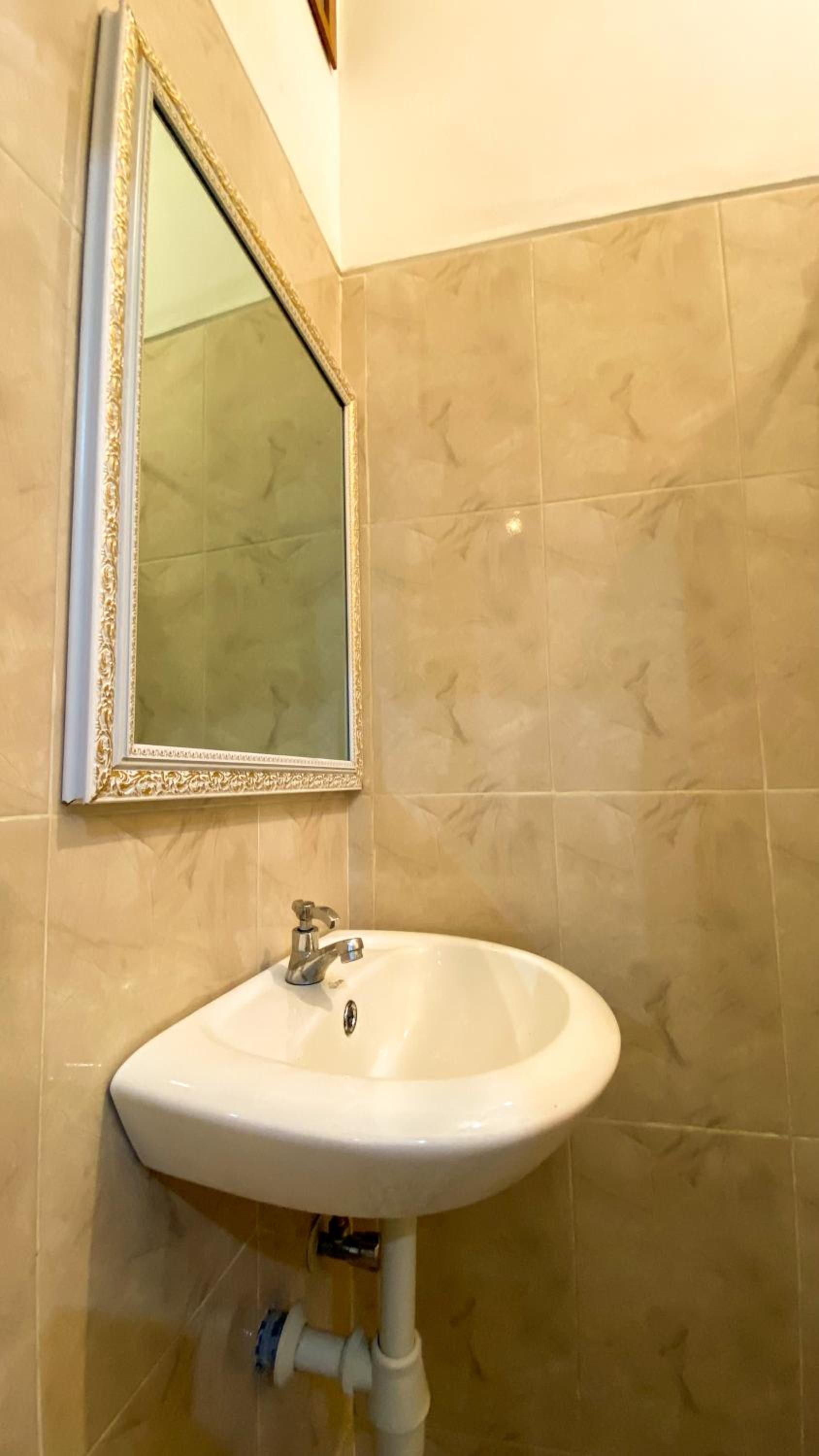 Nitha Homestay Near Train Station