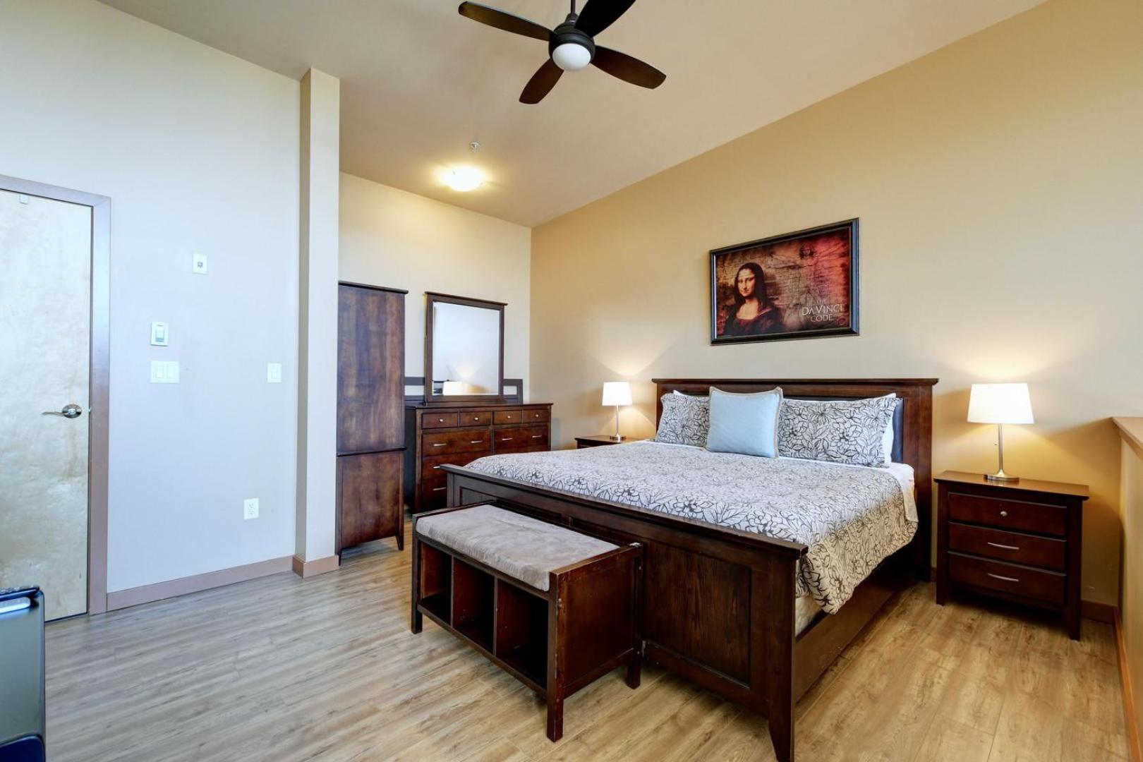 High Ceilings With Loft And Private Patio