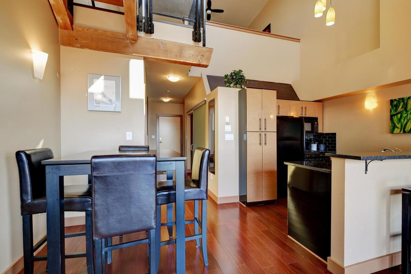 High Ceilings With Loft And Private Patio