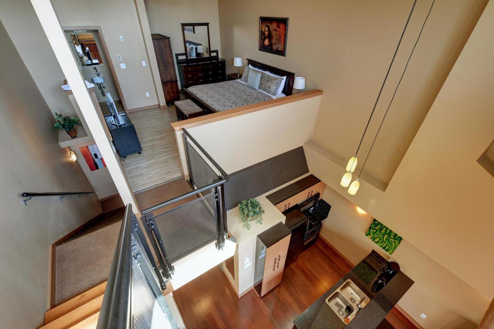 High Ceilings With Loft And Private Patio