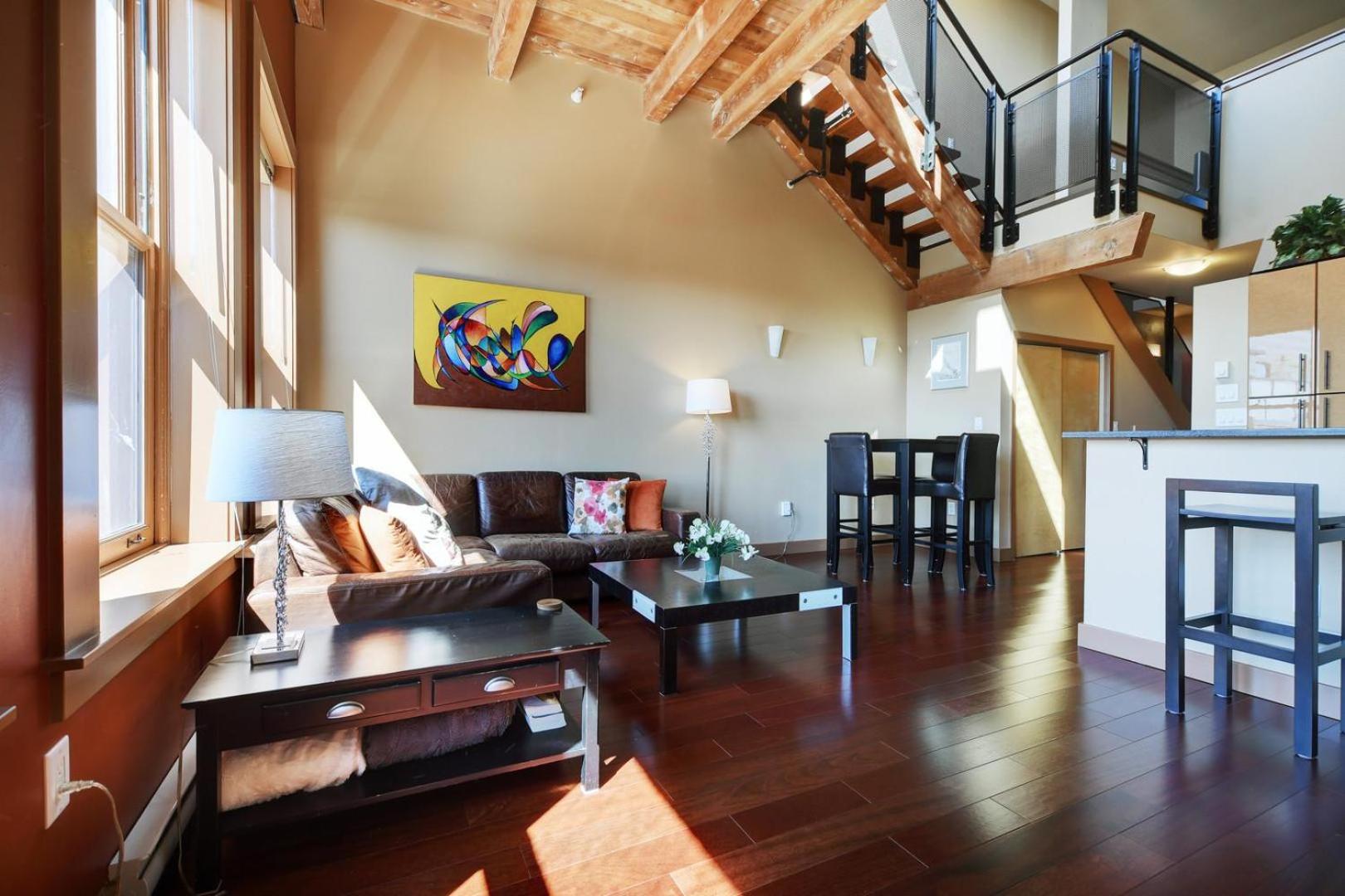 High Ceilings With Loft And Private Patio