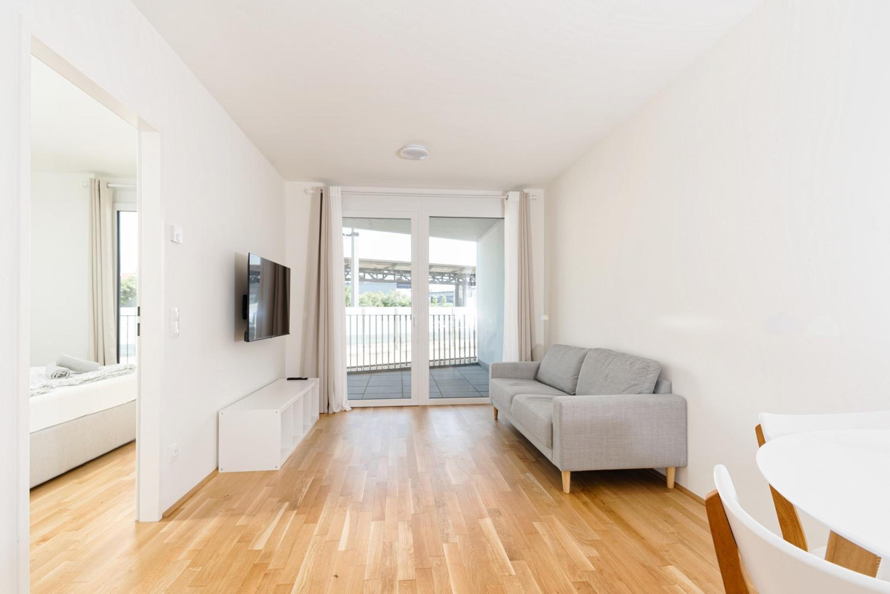 Whats-App Self-Check-IN - 1BR Apartment, near airport,15 min to Center