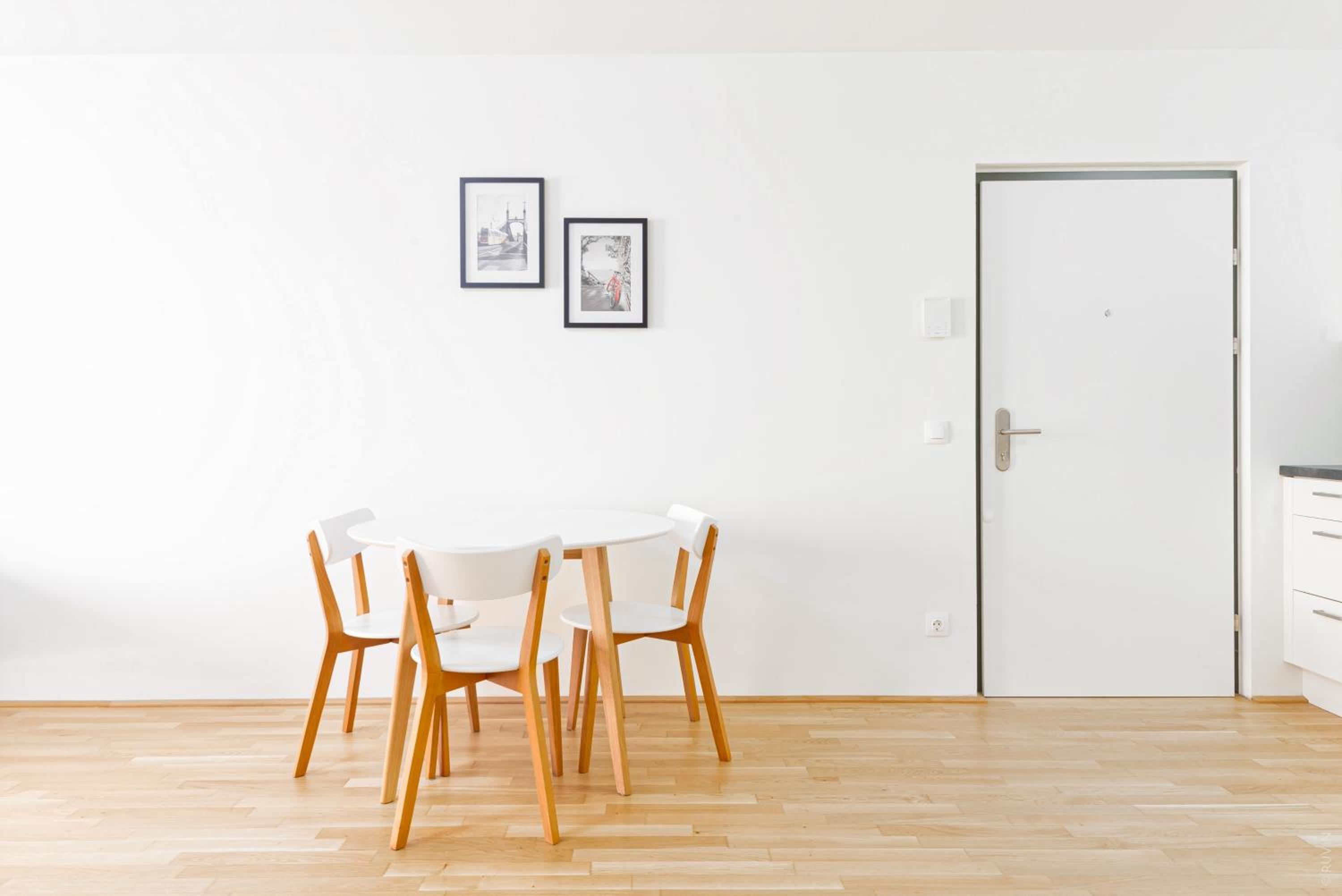 Whats-App Self-Check-IN - 1BR Apartment, near airport,15 min to Center