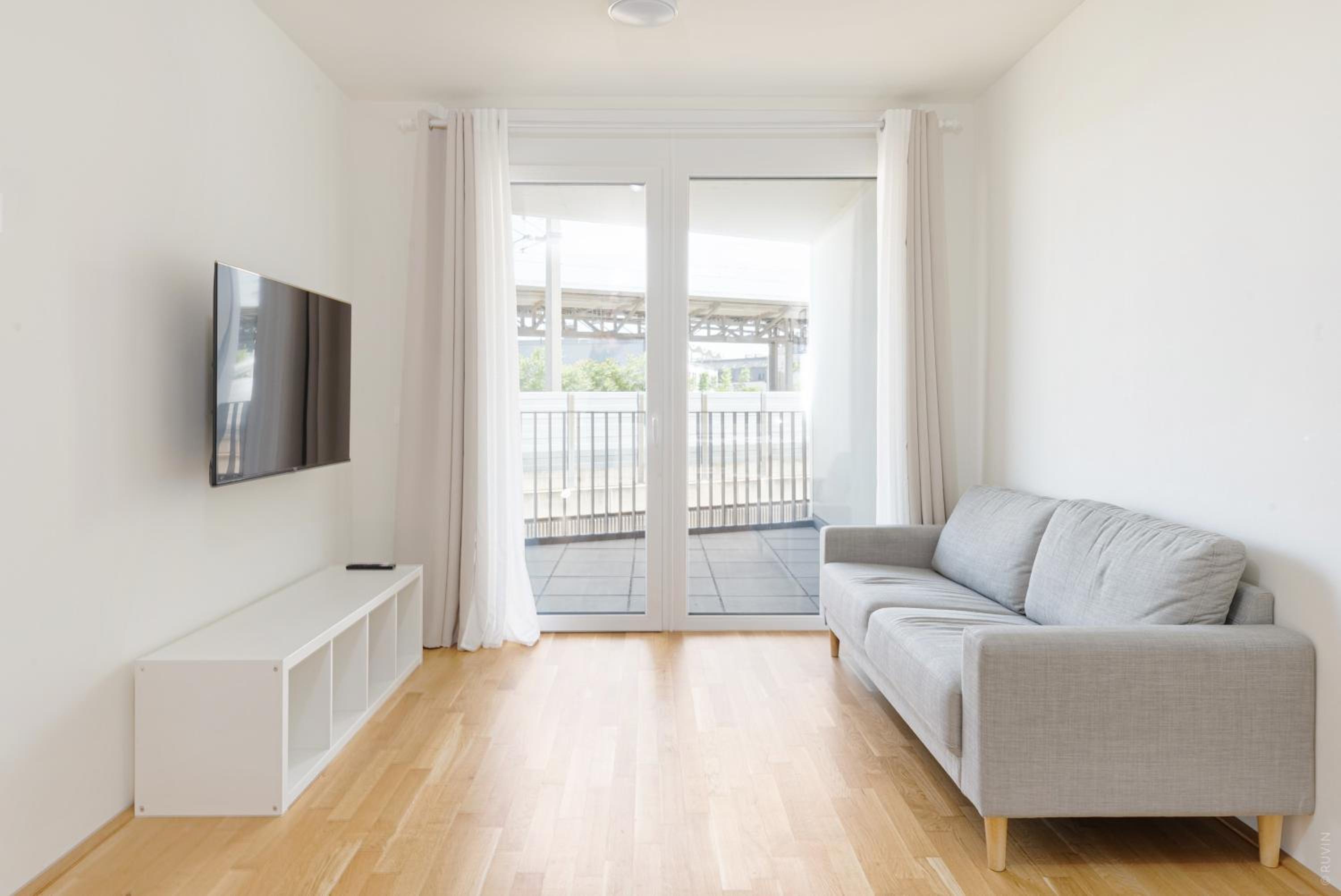 Whats-App Self-Check-IN - 1BR Apartment, near airport,15 min to Center