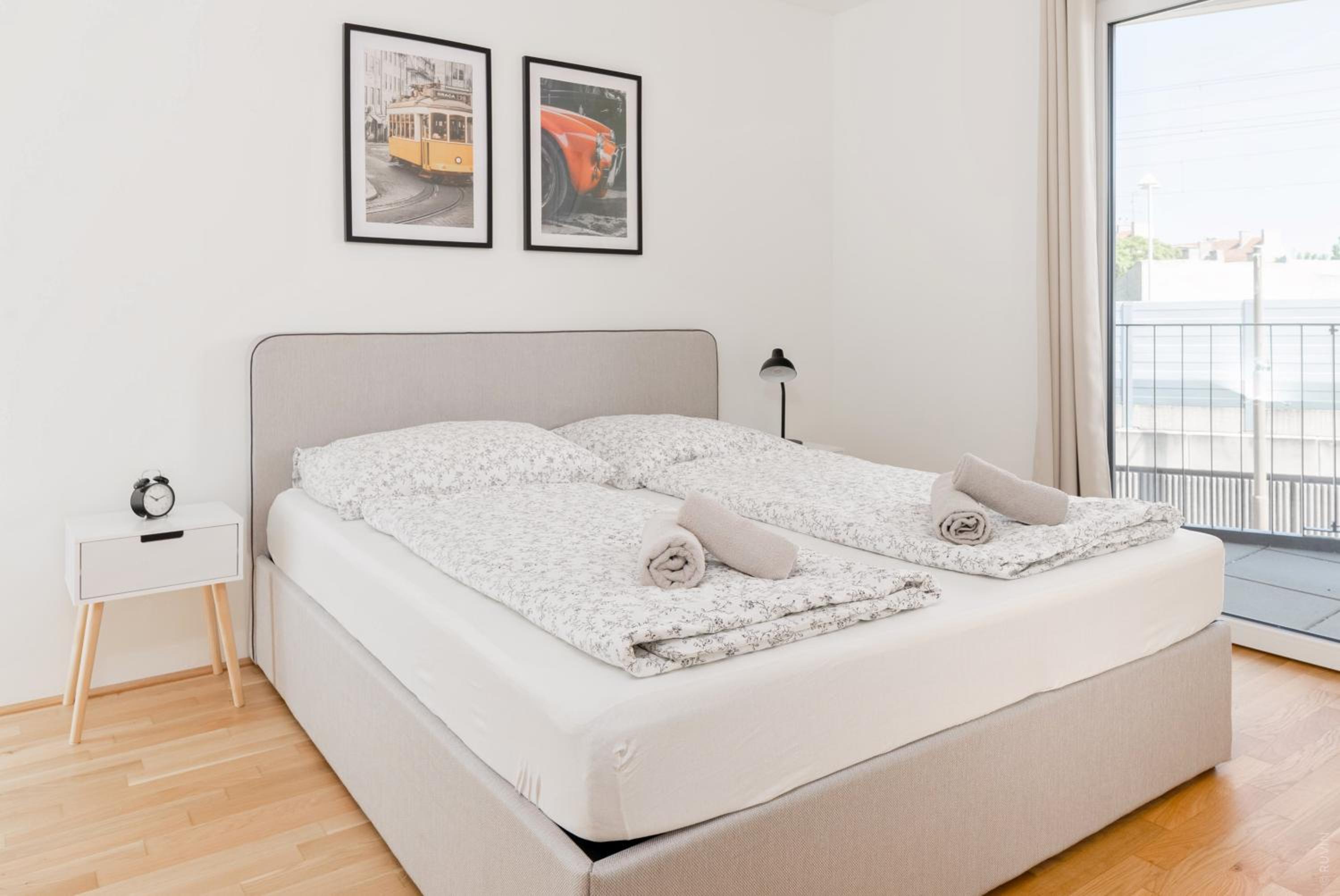 Whats-App Self-Check-IN - 1BR Apartment, near airport,15 min to Center