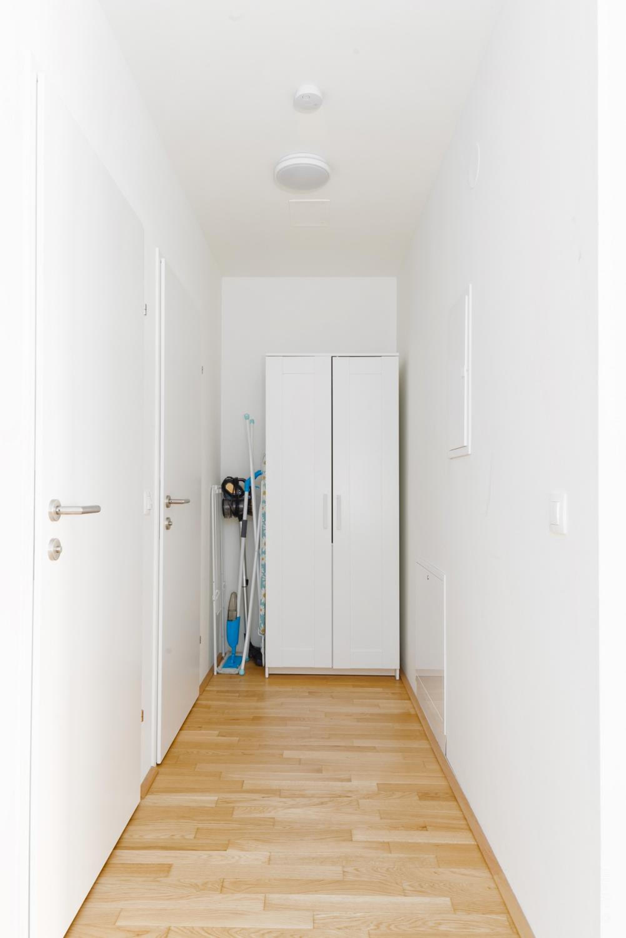 Whats-App Self-Check-IN - 1BR Apartment, near airport,15 min to Center
