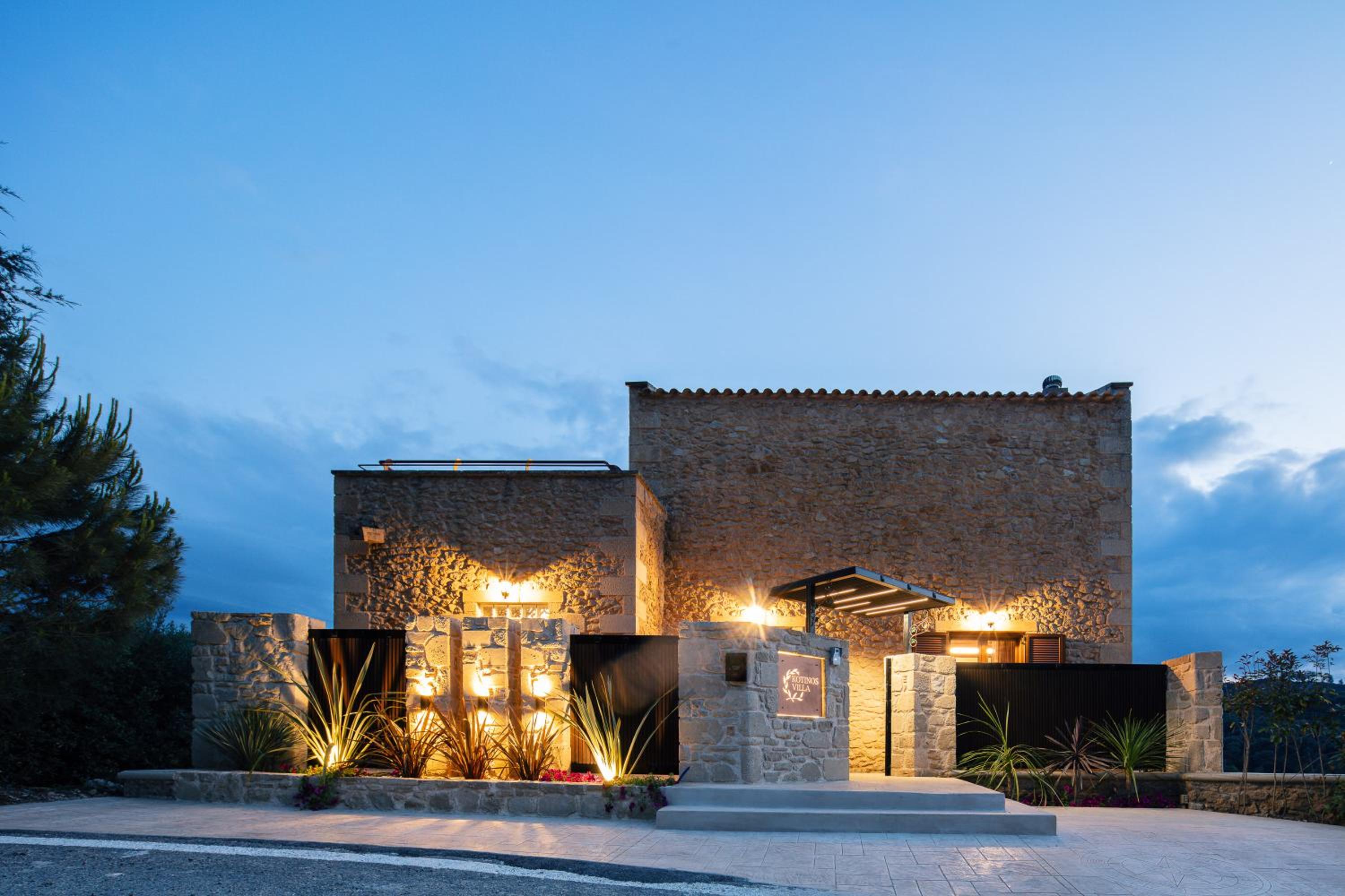 Kotinos Luxury Villa
