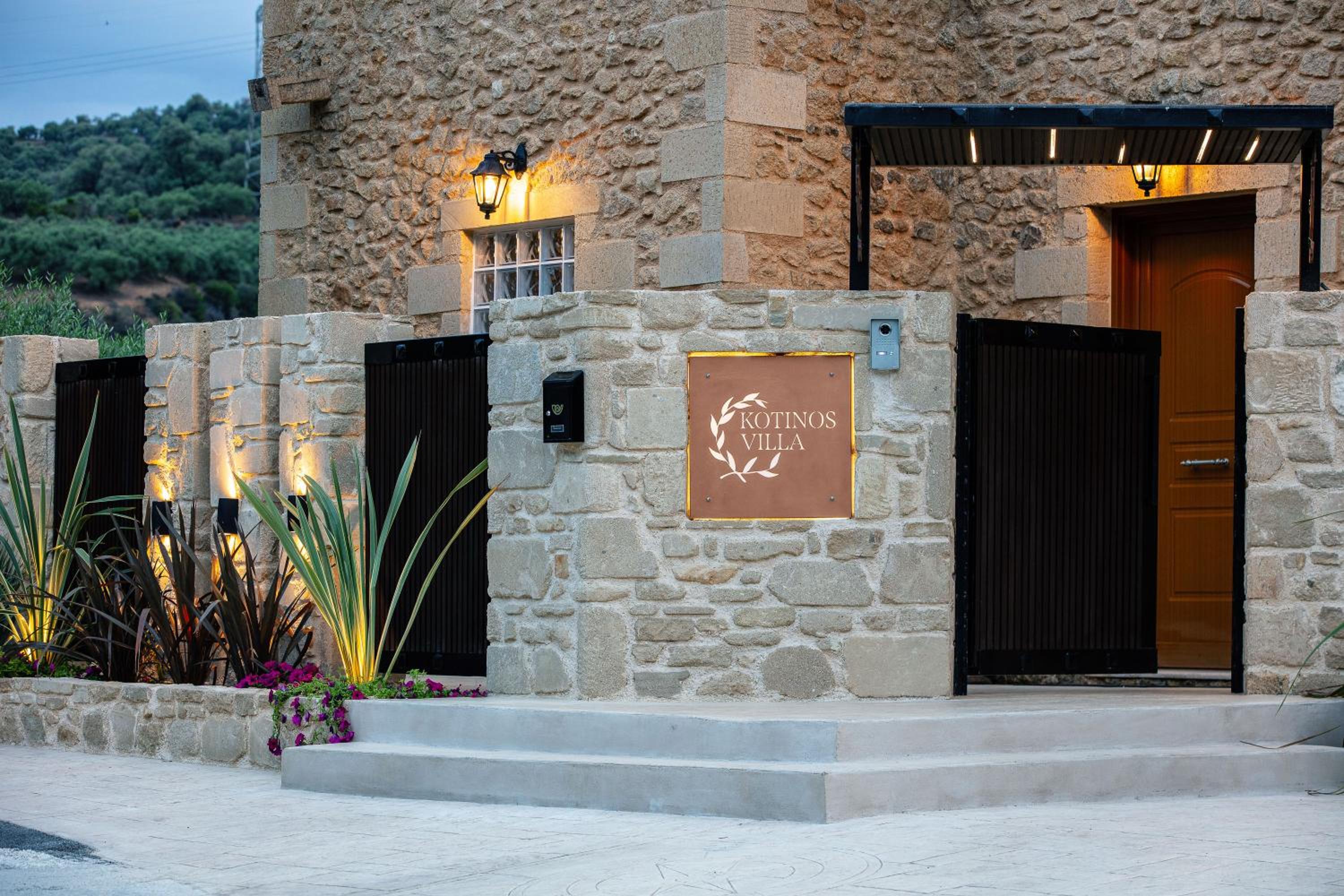Kotinos Luxury Villa