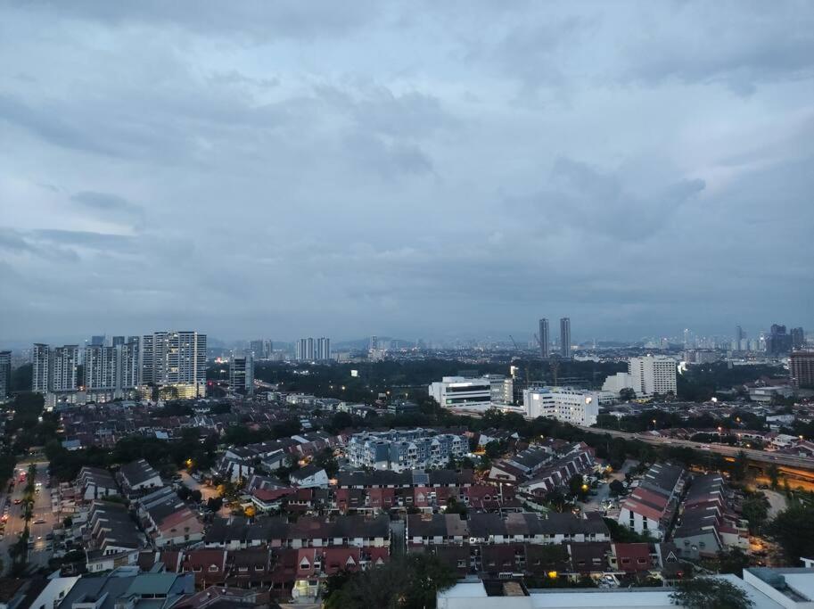 The Grand SS15 2BRs Infinity Pool 200Mbps WiFi photo 7