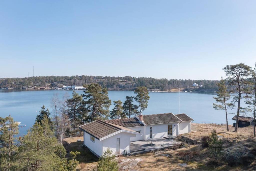 Spectacular lake plot, Stockholm archipelago