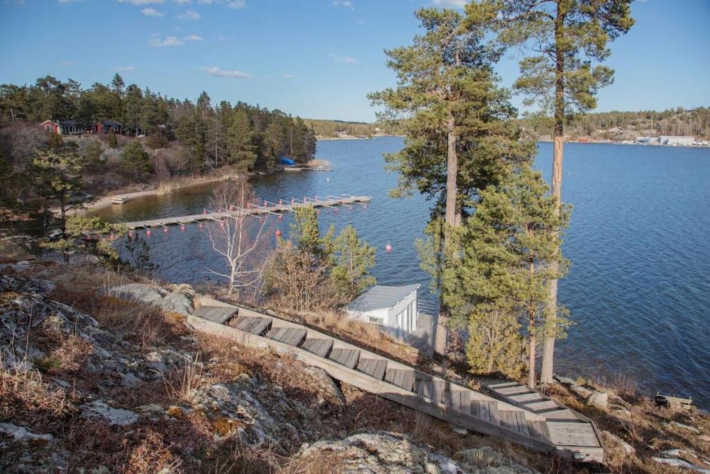 Spectacular lake plot, Stockholm archipelago