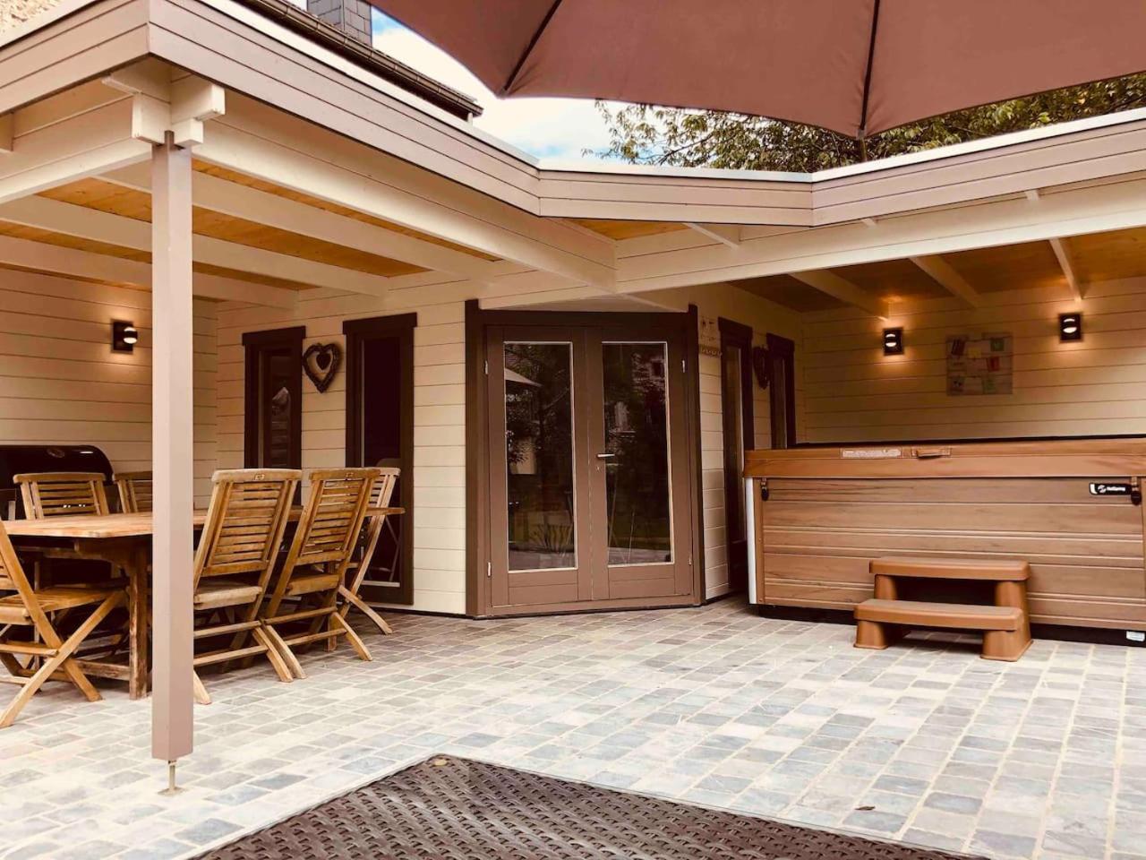 Jacuzzi - BBq - Jardin - Garden Lodge - Le Tulipier