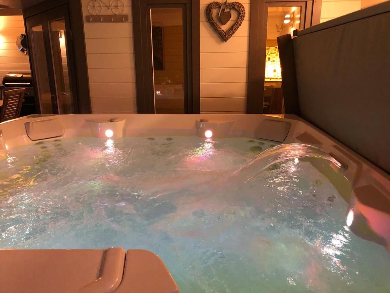 Jacuzzi - BBq - Jardin - Garden Lodge - Le Tulipier